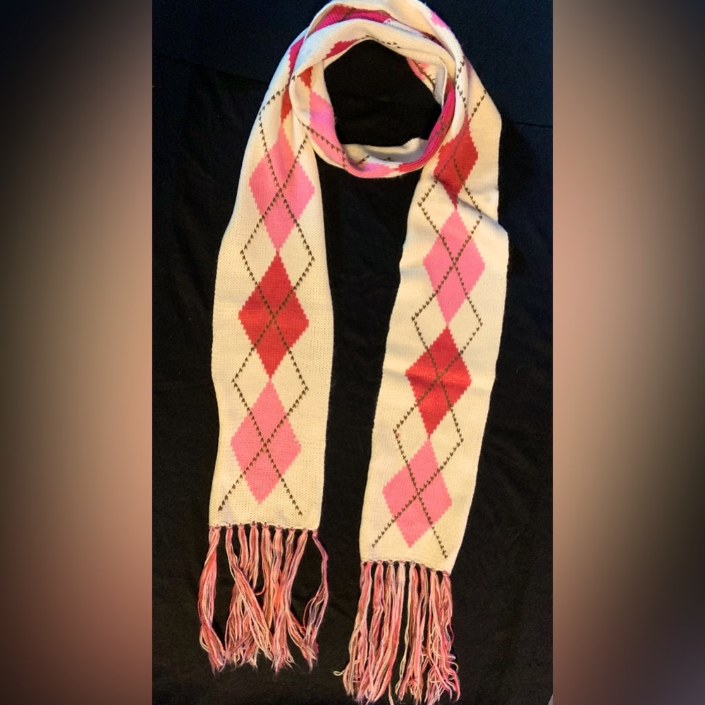 Argyle pattern knit scarf